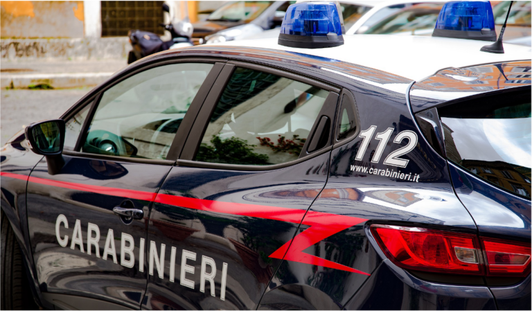 Lecce: Anziano trovato morto in casa, almeno una persona è indagata