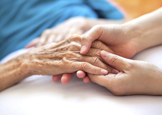 La Regione Puglia stanzia 6 milioni di euro per i caregiver familiari