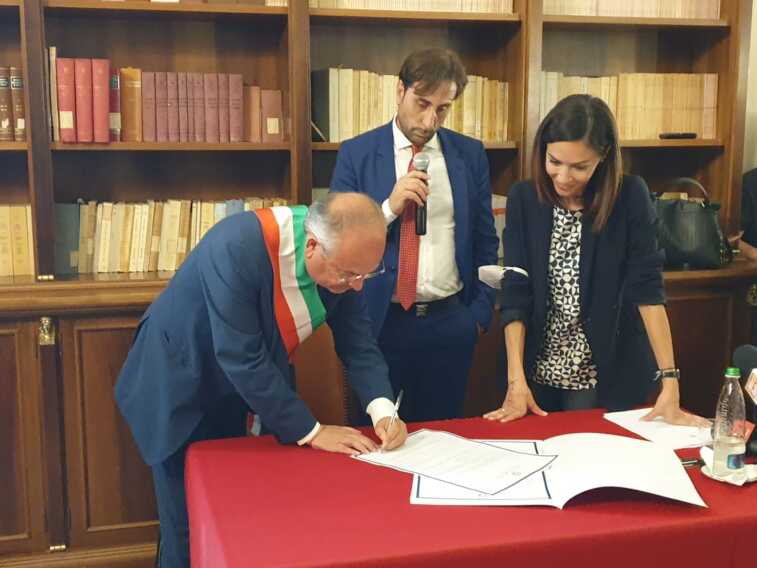 Galleria foto 'Oltre 180 milioni per 37 progetti nelle province di Brindisi e Lecce: Carfagna firma il Cis – VIDEO' - foto 1