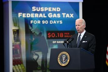 Galleria foto 'Caro prezzi benzina, Biden propone stop tasse per tre mesi' - foto 1