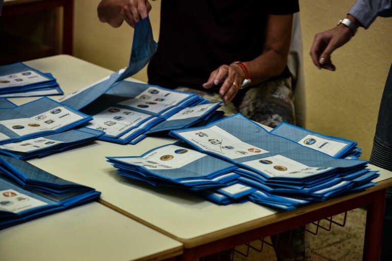 Galleria foto 'Comunali, oltre 2 mln al voto per eleggere 65 sindaci nei ballottaggi' - foto 1
