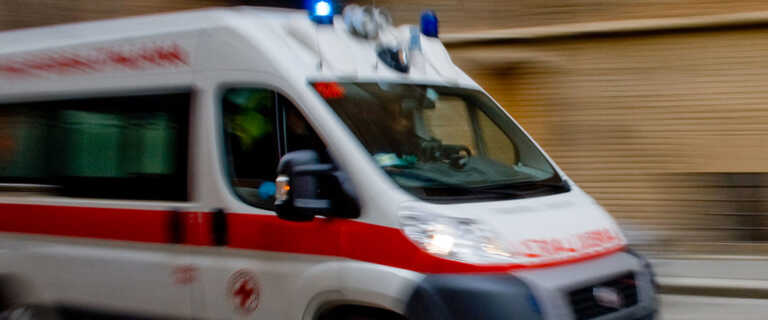 Incidente sulla provinciale nel Salento: un’auto finisce fuori strada, tre feriti