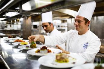 Costa Crociere cerca staff di cucina, 100 assunzioni: quando e come