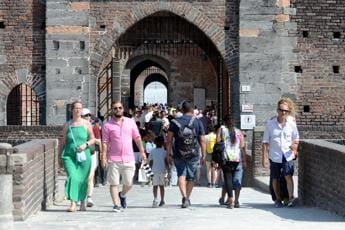 Galleria foto 'Covid Italia, report: impennata contagi in 7 giorni' - foto 1