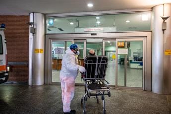 Galleria foto 'Covid oggi Italia, 56.166 contagi e 75 morti: bollettino 23 giugno' - foto 1