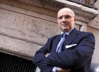 Galleria foto 'Covid, Ricciardi: “Aumento contagi, si infettano tutti”' - foto 1
