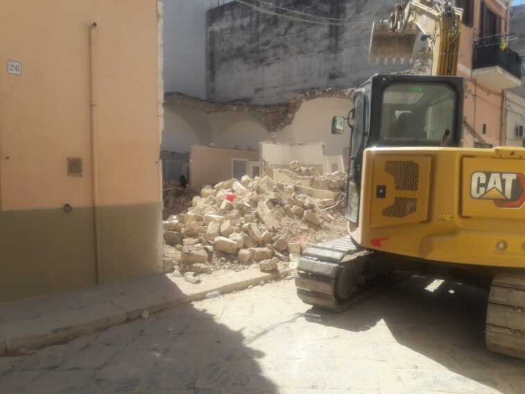 Cerignola, crolla una palazzina nei pressi del centro. Residenti sgombrati per tempo