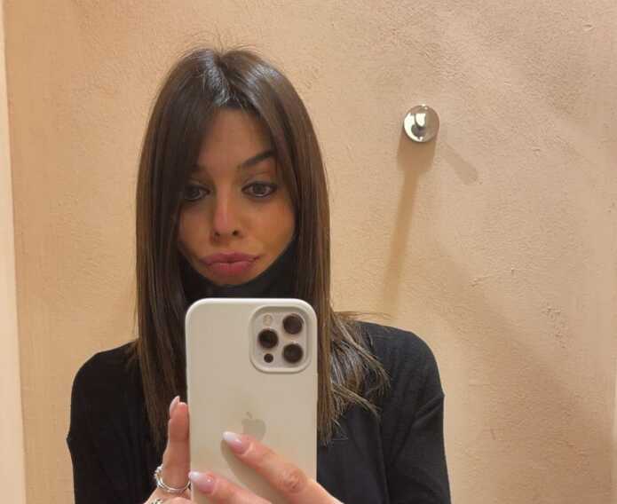 Novoli, Donatella è stata uccisa dal marito con una coltellata alla gola. I funerali con riti separati