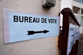 Galleria foto 'Elezioni Francia, urne aperte per secondo turno legislative' - foto 1