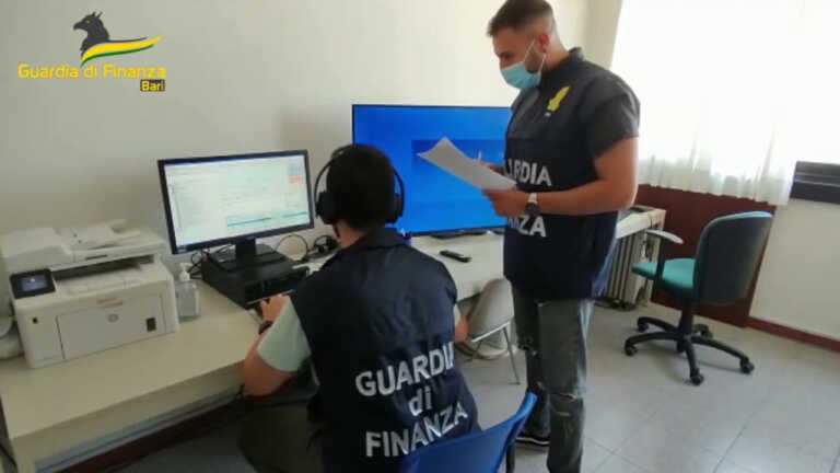 Galleria foto 'Falsi contratti per lavoratori stranieri, 10 arresti a Bari' - foto 1