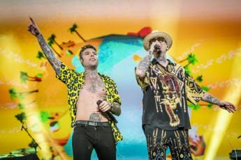 Galleria foto 'Fedez e J-Ax fanno ballare Milano con ‘Love Mi’' - foto 1