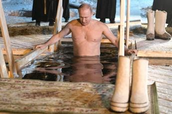 Galleria foto 'G7, Putin: “Leader occidentali a torso nudo? Disgustosi”' - foto 1