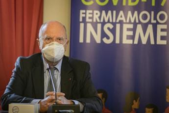 Galli: “Se Omicron 5 è più diffusiva ce ne accorgeremo”