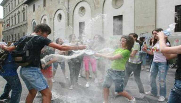 Ad Andria niente gavettoni per l’ultimo giorno di scuola: vietato entrare con le bottiglie
