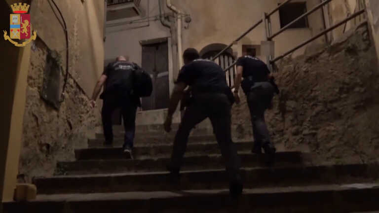 Galleria foto 'Giro di prostituzione nel Catanese, chiuse 4 case a luci rosse' - foto 1