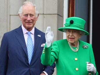 Galleria foto 'Giubileo di Platino, la regina si affaccia dal balcone di Buckingham Palace' - foto 1