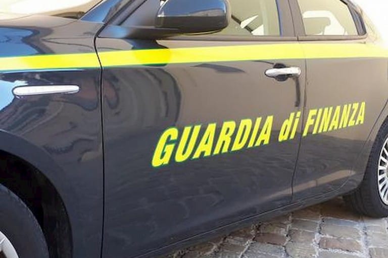 Invalido al 100% ma lavorava, la moglie assunta fittiziamente: denunciata coppia di Santeramo per truffa all’Inps