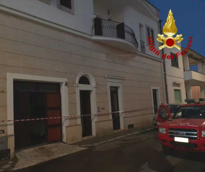Galleria foto 'Incendio in un’abitazione nel Leccese: tanta paura ma nessun ferito' - foto 1