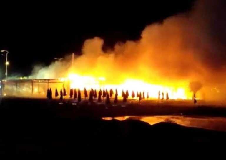 Distrutto dalle fiamme il lido P Beach a Specchiolla, nel Brindisino