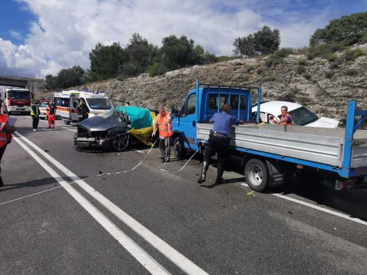 Terribile incidente sulla statale 100 all’altezza di Mottola: un morto e tre feriti gravi