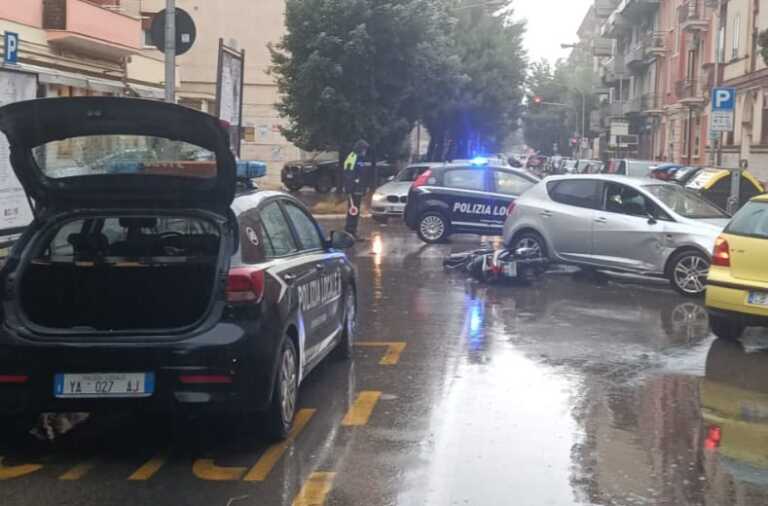 Foggia, incidente a un incrocio tra auto e moto: centauro trasportato in ospedale in codice rosso