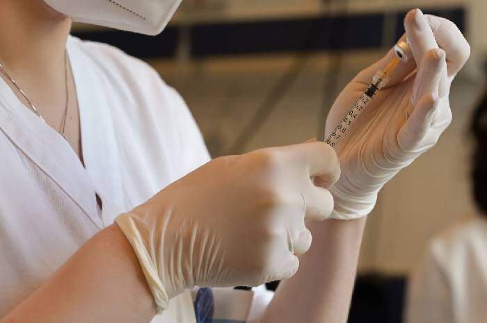 Taranto, il Tar respinge il ricorso di un’ostetrica “no vax” sospesa dal servizio