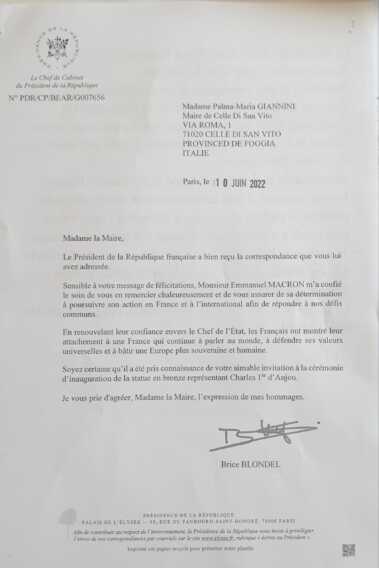 Galleria foto '«Vi ringrazio calorosamente per l’invito»: Macron risponde alla lettera della sindaca di Celle di San Vito' - foto 1