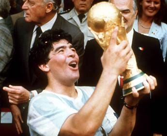Galleria foto 'Maradona, 36 anni fa Mano de Dios e gol secolo in Argentina-Inghilterra' - foto 1