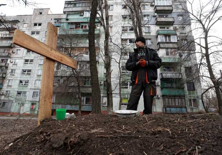 Il gruppo Telegram per identificare i morti di Mariupol: i 26mila utenti hanno l’obiettivo di dare una degna sepoltura ai corpi