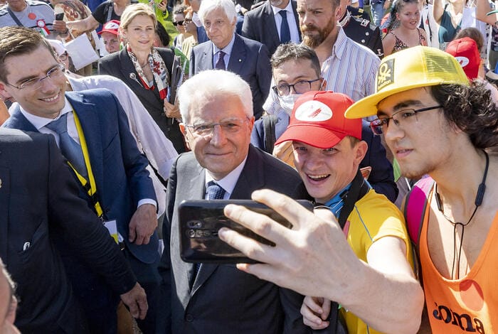 2 giugno, Mattarella: «Lavoriamo per la pace»