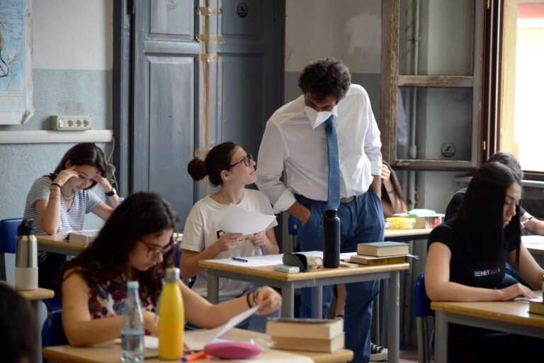 Galleria foto 'Maturità, 21,2% degli studenti ha scelto traccia sul mondo iperconnesso' - foto 1