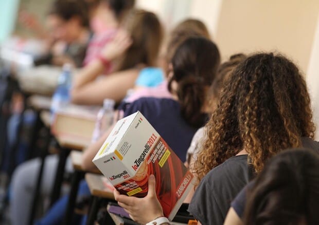 Esami di maturità: Pascoli, Verga e Segre tra le tracce della prima prova. Anche una sull’iperconnessione