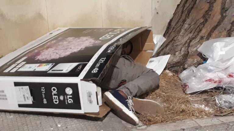 Dormire in un cartone, a Bari. La vera sfida è azzerare le disparità