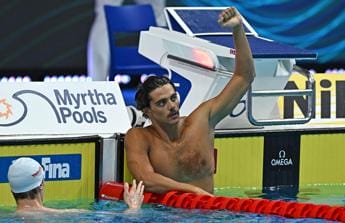 Galleria foto 'Mondiali nuoto, Ceccon strepitoso: oro e record del mondo nei 100 dorso' - foto 1