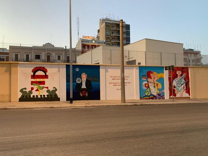 A Bari un murale per Gino Strada. E il Comune gli intitola una via