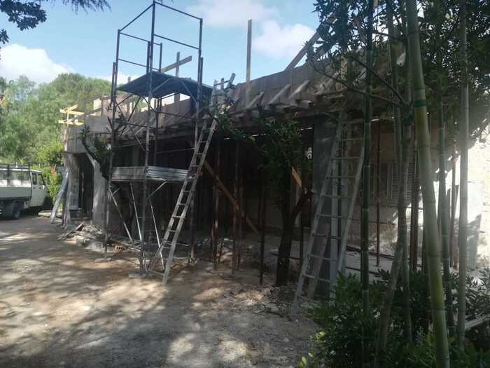 Crolla il muro di una villetta: ferito operaio 29enne a Mesagne