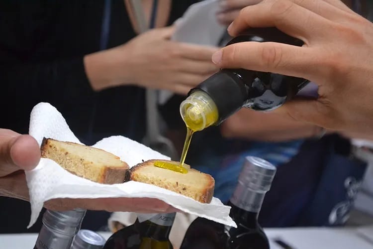 Agroalimentare, vola il “Made in Puglia” all’estero. Olio extravergine di oliva e vino fanno da traino