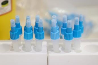 Galleria foto 'Omicron 5, Gismondo: “E’ simil-influenza”' - foto 1