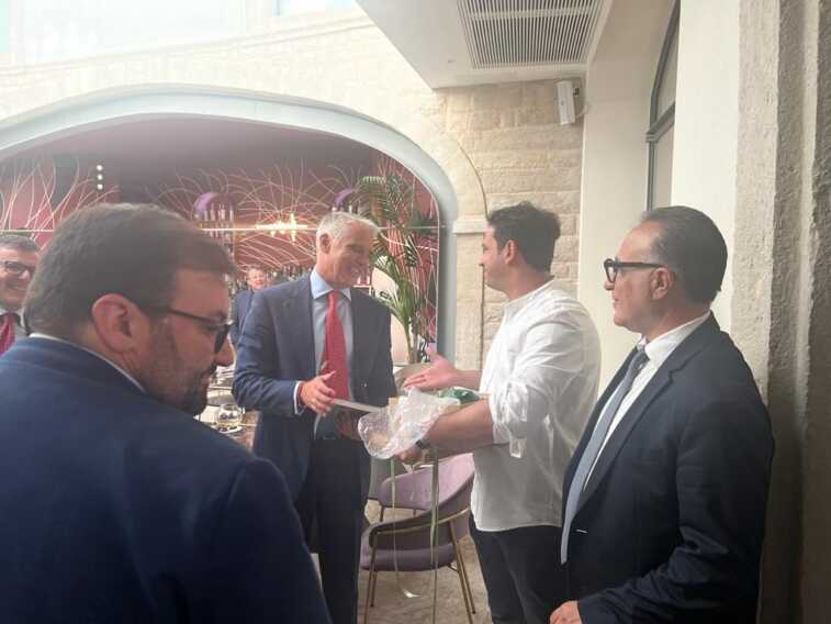 L’ad di Unicredit, Andrea Orcel, per la prima volta in Puglia: a Trani per incontrare un gruppo di imprenditori locali