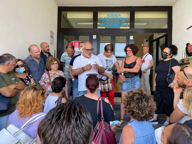 Taranto, precari della Sanitaservice occupano la Asl: «Contratto scaduto il 28 febbraio»