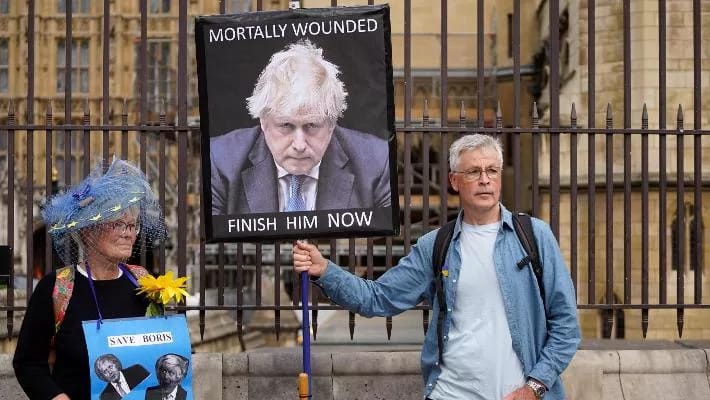 Londra, il dissenso dei Tories a livelli mai visti prima: «Johnson è un brutto mix tra Trumph e Berlusconi»