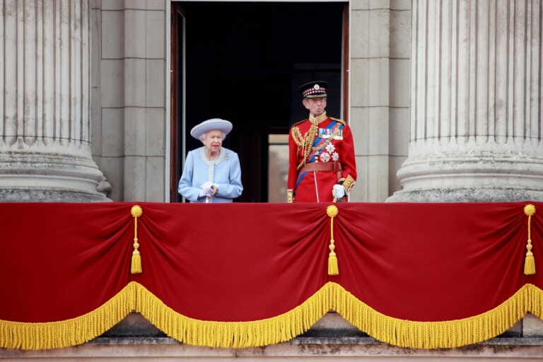 Tripudio di folla per i 70 anni di regno della regina Elisabetta