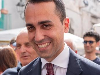 Galleria foto 'Scissione 5 stelle, sondaggio: Movimento cala al 6,9%, Di Maio al 4,7%' - foto 1