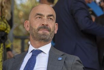 Galleria foto 'Scritte no vax su muri Spallanzani, Bassetti: “Basta impunità”' - foto 1