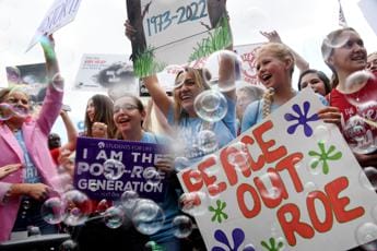Galleria foto 'Sentenza aborto Usa, ora possibile divieto in 22 Stati' - foto 1