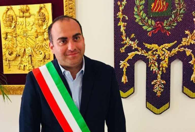 “Stia attento, un proiettile è per lei”: minacce social a Flavio Filoni, rieletto sindaco di Galatone