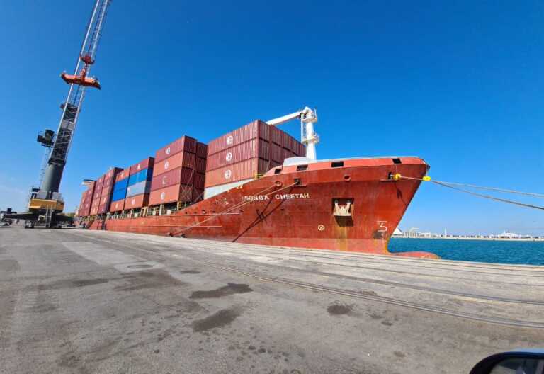 Bari, al porto arriva il portacontainer Songacheetah dal Bangladesh: «Rinforziamo sinergie per favorire aziende»