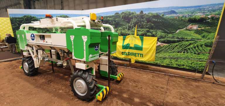 Agricoltura, contro il caro-energia ecco droni e robot contadini: «Rivoluzione hi-tech nei campi»