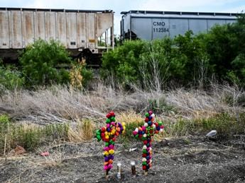 Galleria foto 'Texas, strage di migranti morti in un camion: sono 51 le vittime' - foto 1