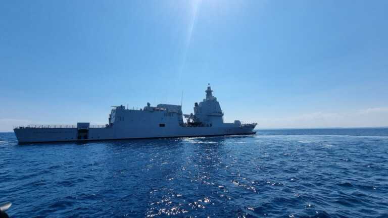 Taranto, entra per la prima volta nella stazione navale il pattugliatore Thaon di Revel della Marina militare